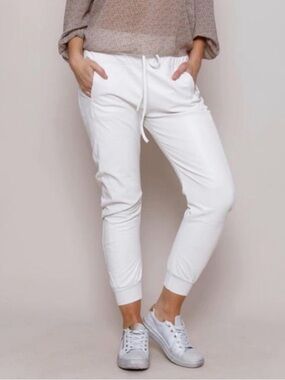 Suzy D Ultimate Jogger in White Size L
